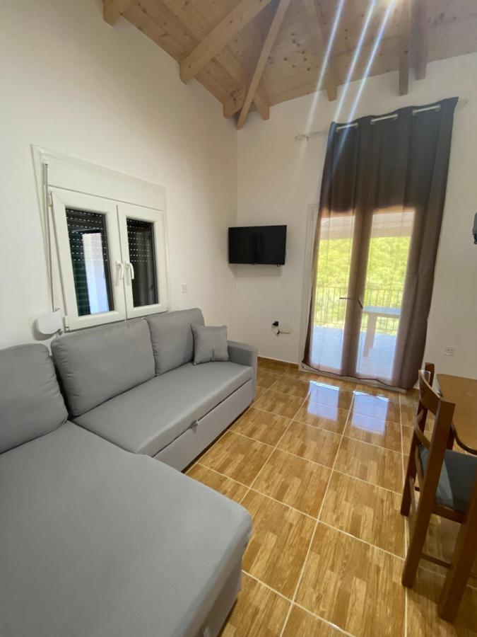 Babis Apartment Agios Nikitas Exterior photo