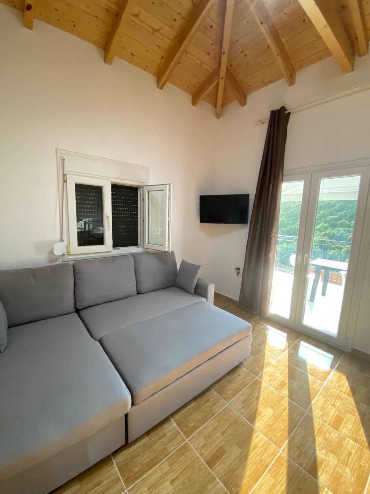 Babis Apartment Agios Nikitas Exterior photo